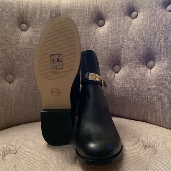 Last 1! MICHAEL KORS Fall Arley Golden Buckle Boot - Picture 6 of 8